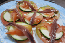 Receta calabacín crudo, tomate y anchoa